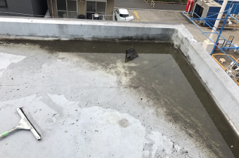 詰まった排水溝