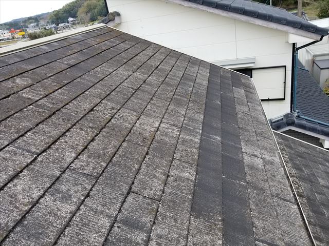 宮崎市清武町今泉でコロニアル屋根瓦の無料点検を行いました。ひび割れなどを確認しました。