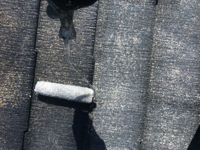 【宮崎県宮崎市】橘通西にあるALC外壁の住宅でコロニアル屋根を塗装しました！屋根下塗り_1_確定